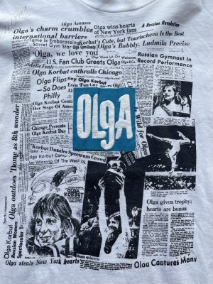 画像1: 90s USA製 オルガ コルブト 新聞記事 プリント Tシャツ